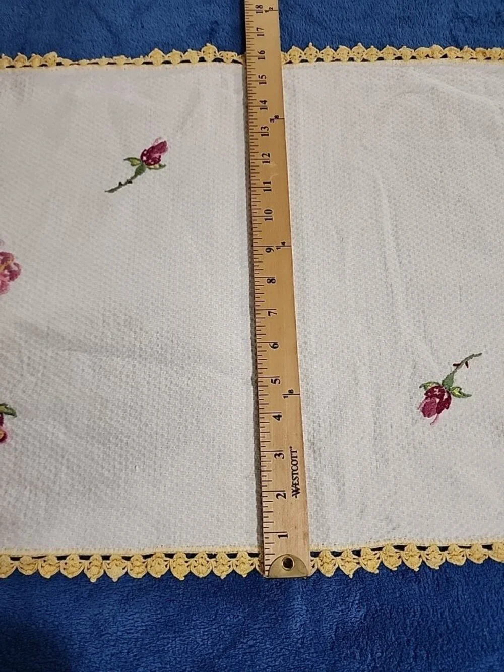 Vintage Hand Embroidered Crocheted‎ Edge Rose Floral Table Runner Dresser Scarf